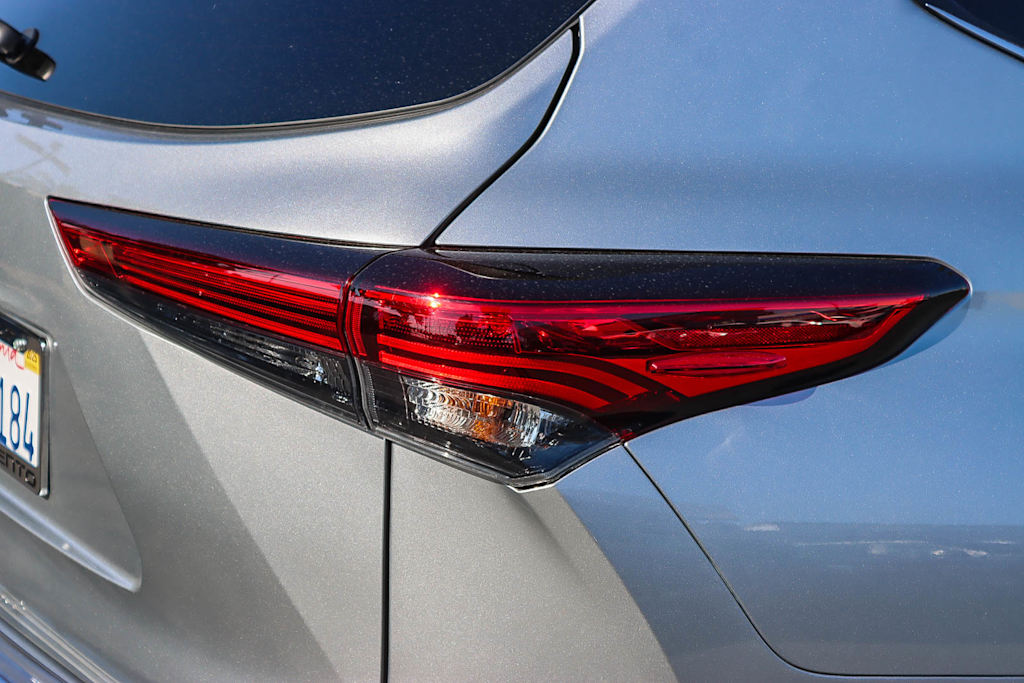 Thumbnail: 2022 Toyota Highlander - 20