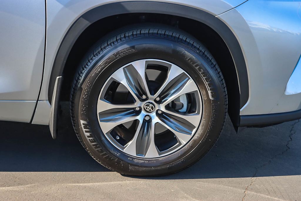 Thumbnail: 2022 Toyota Highlander - 6