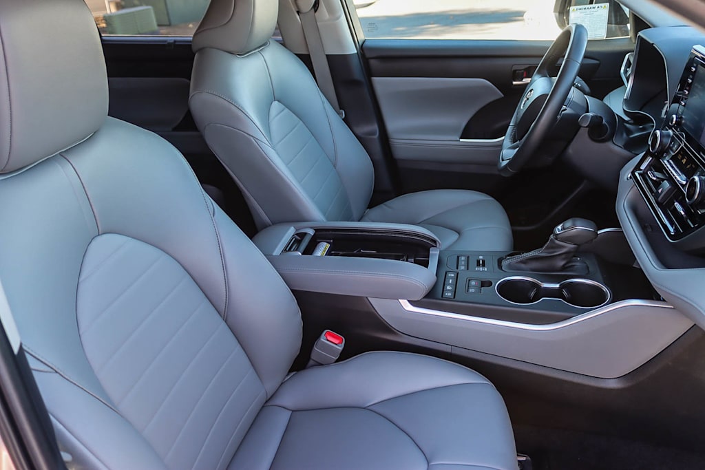 Thumbnail: 2022 Toyota Highlander - 9