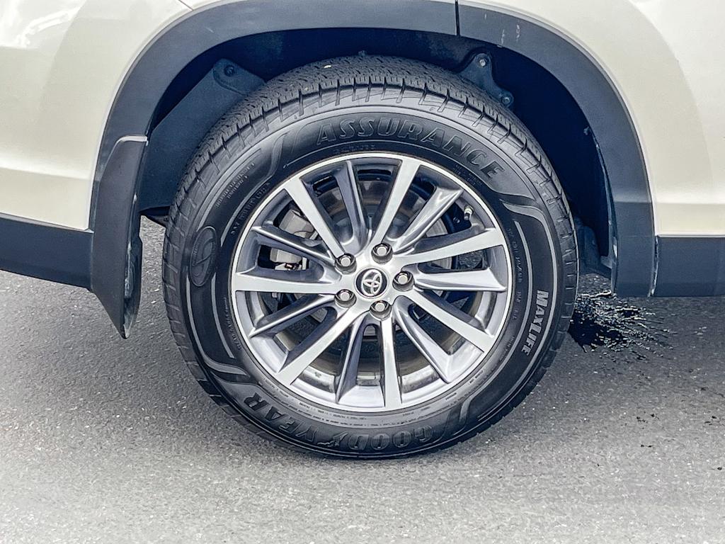 Thumbnail: 2019 Toyota Highlander - 21