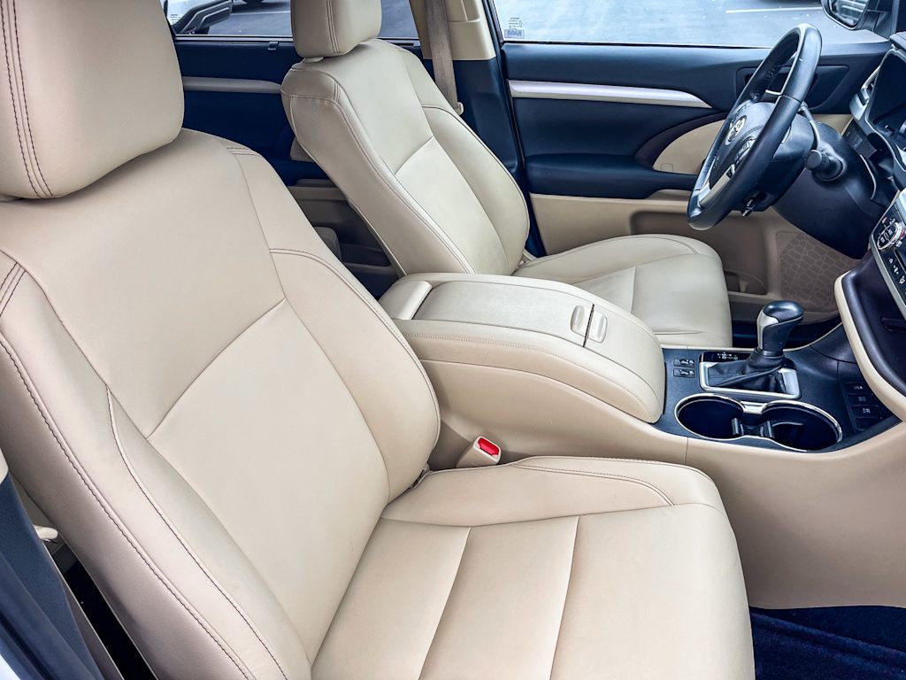 Thumbnail: 2019 Toyota Highlander - 9