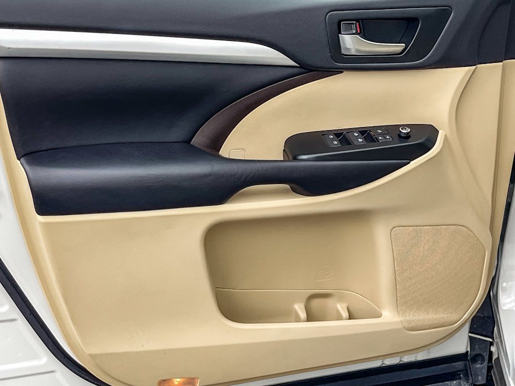 Thumbnail: 2019 Toyota Highlander - 25