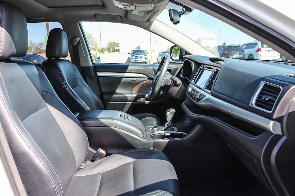 2016 Toyota Highlander XLE 9
