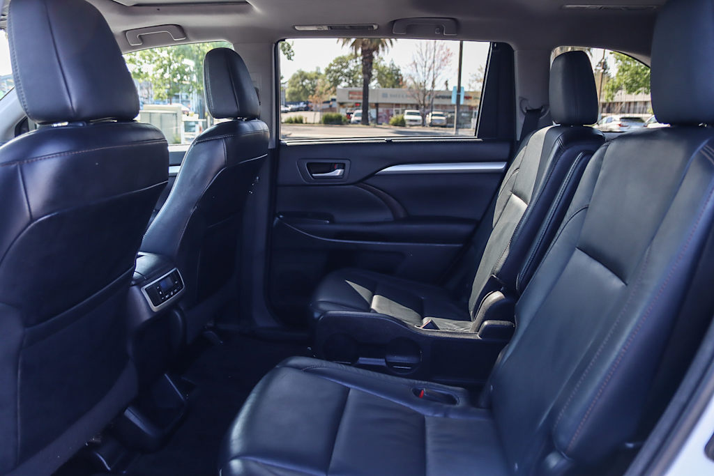 2016 Toyota Highlander XLE 11