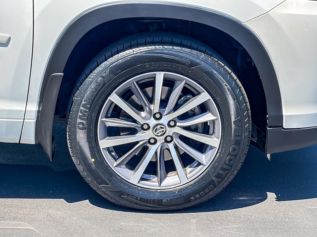 Thumbnail: 2017 Toyota Highlander - 7