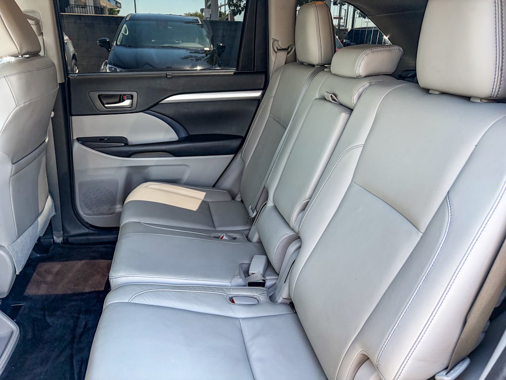 Thumbnail: 2017 Toyota Highlander - 12