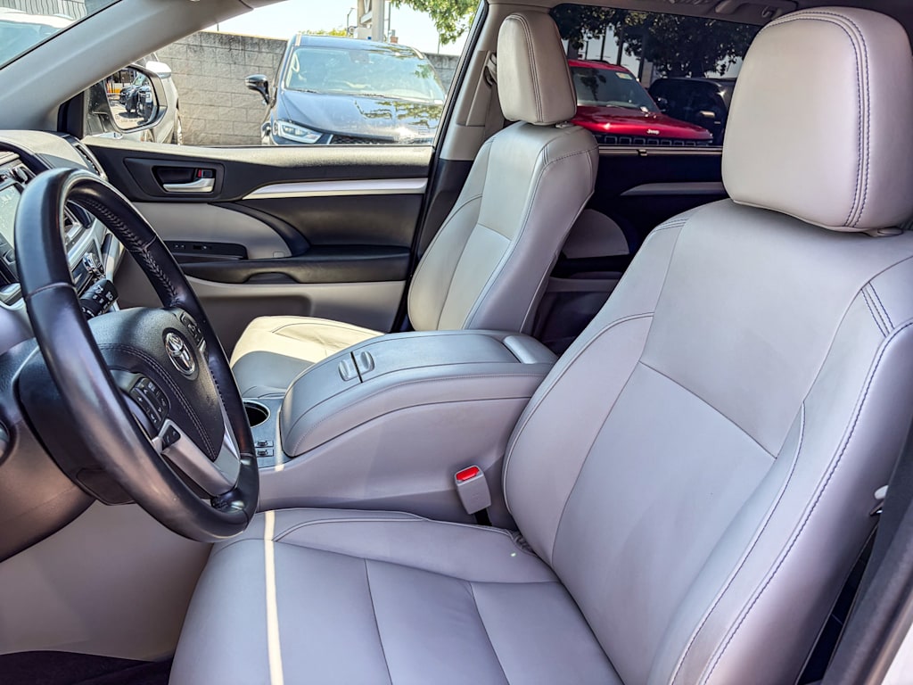 Thumbnail: 2017 Toyota Highlander - 11