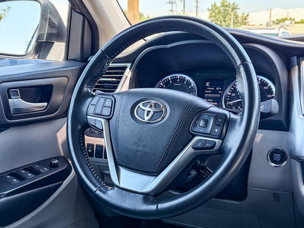 Thumbnail: 2017 Toyota Highlander - 9