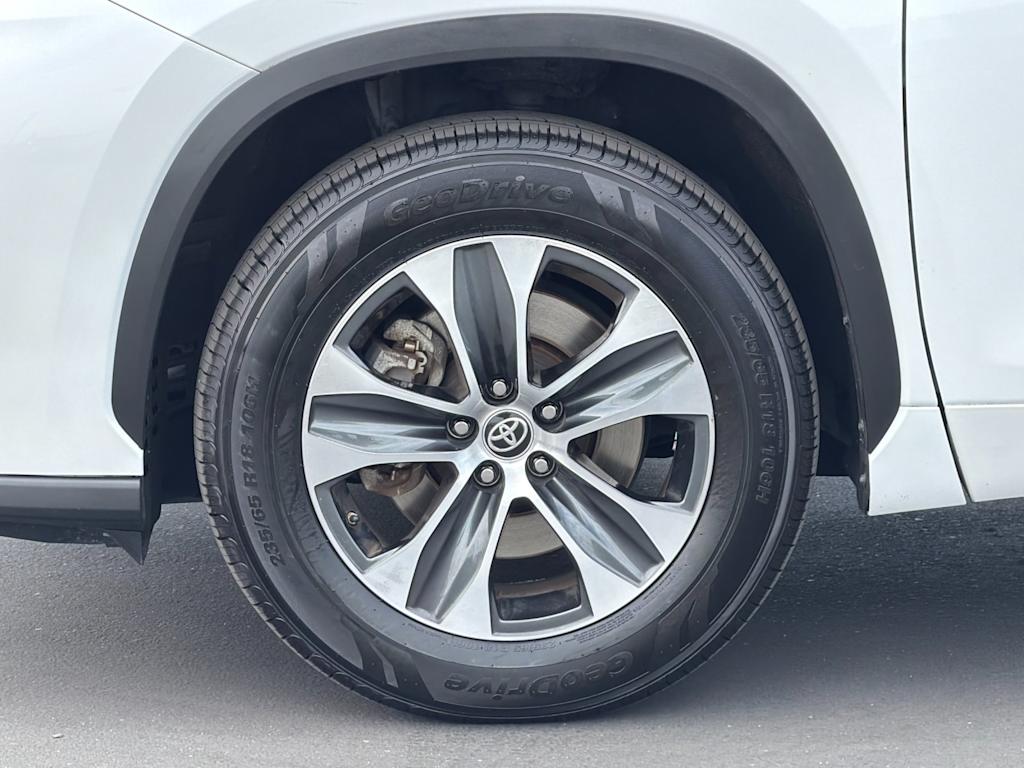 Thumbnail: 2023 Toyota Highlander - 8