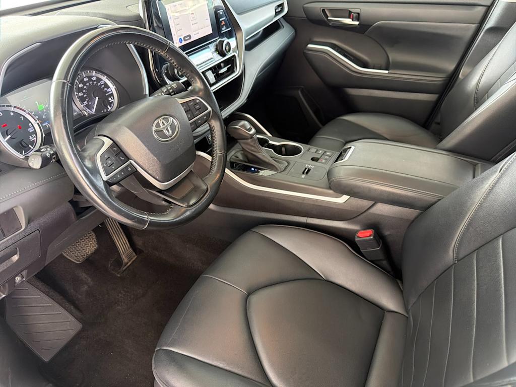 Thumbnail: 2023 Toyota Highlander - 9