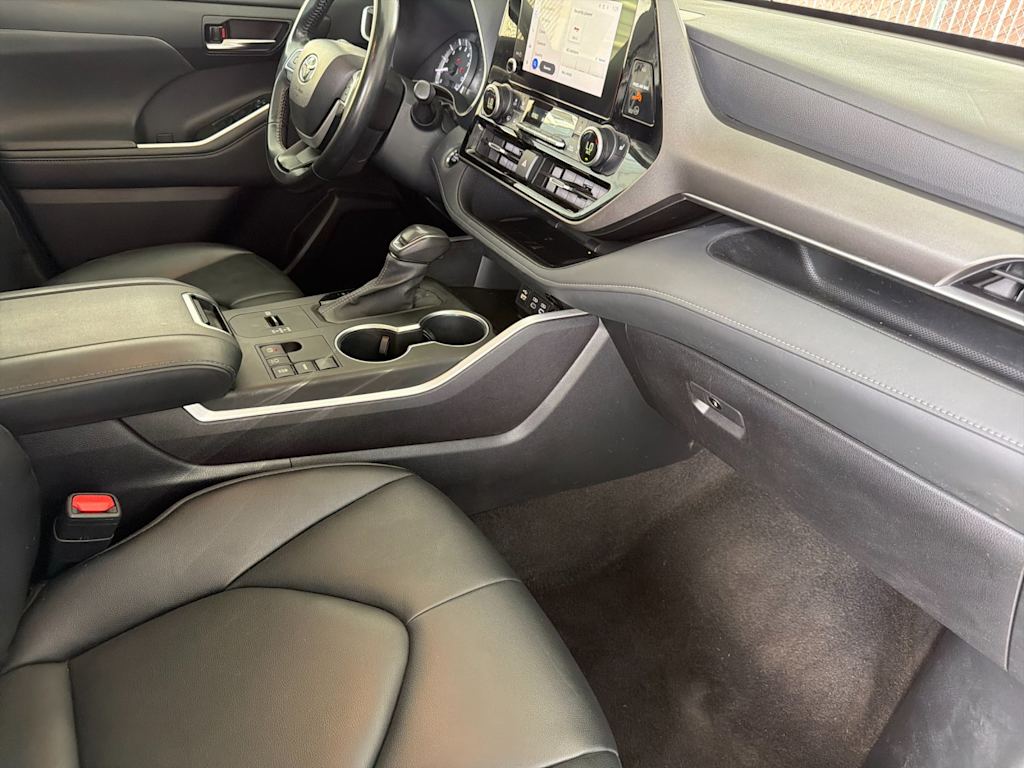 Thumbnail: 2023 Toyota Highlander - 10