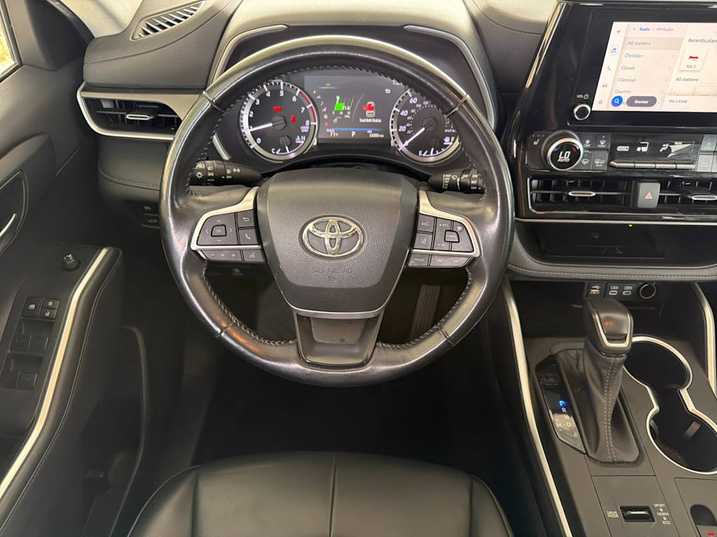 Thumbnail: 2023 Toyota Highlander - 12