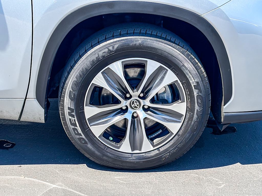 Thumbnail: 2023 Toyota Highlander - 6