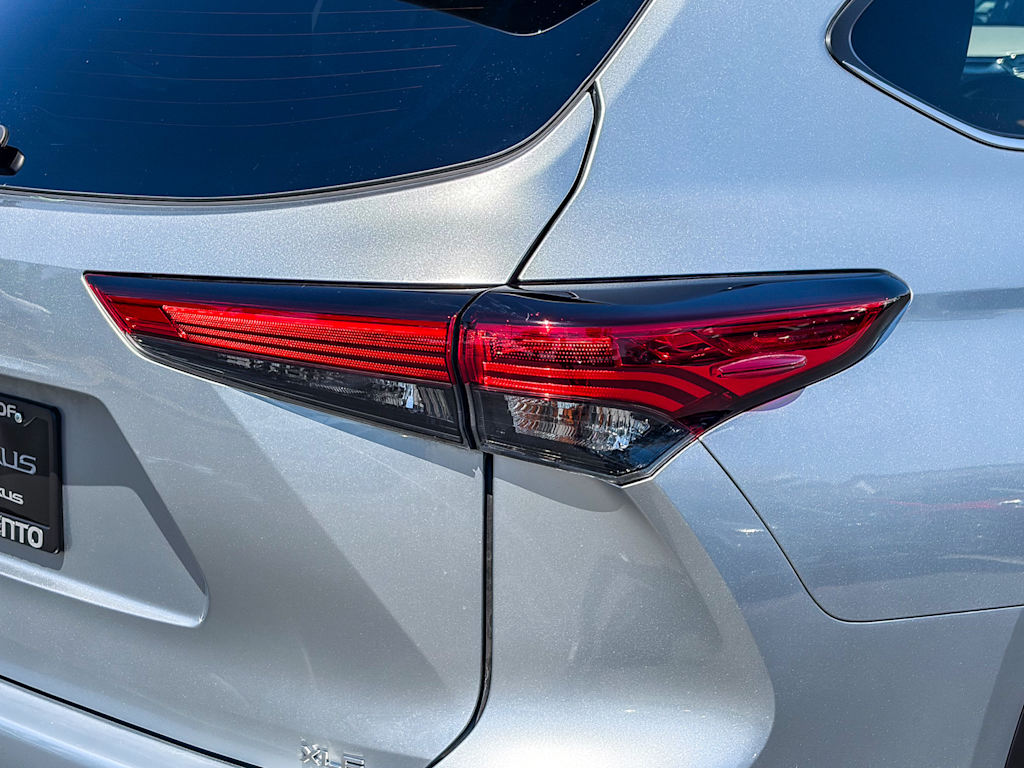 Thumbnail: 2023 Toyota Highlander - 18