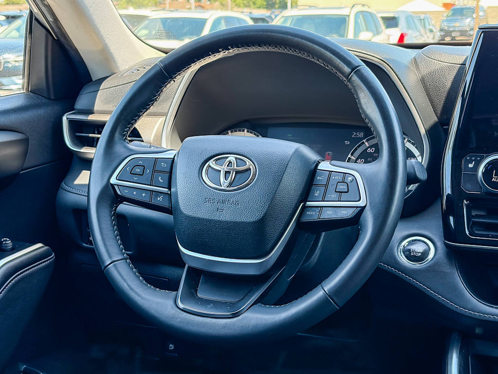 Thumbnail: 2023 Toyota Highlander - 8