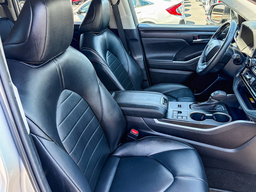 Thumbnail: 2023 Toyota Highlander - 9