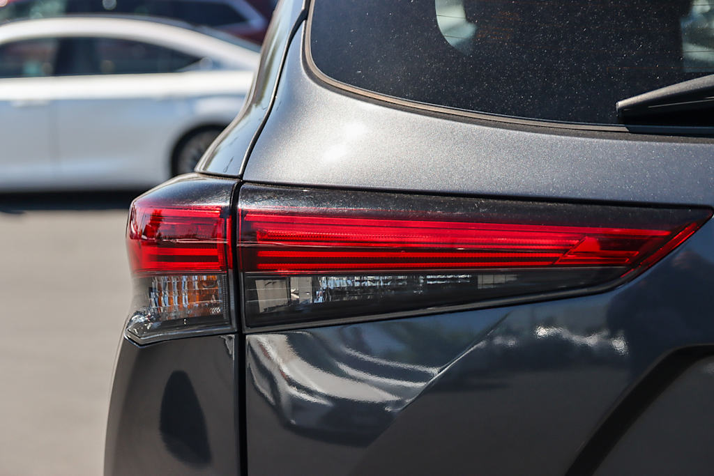 Thumbnail: 2023 Toyota Highlander - 19