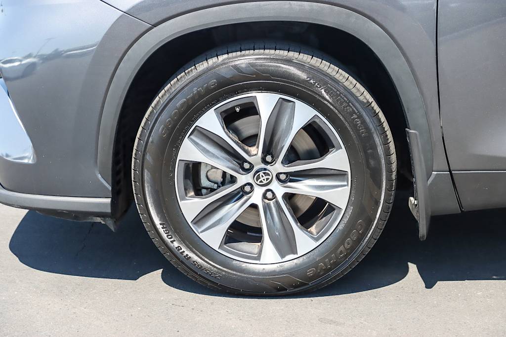 Thumbnail: 2023 Toyota Highlander - 6