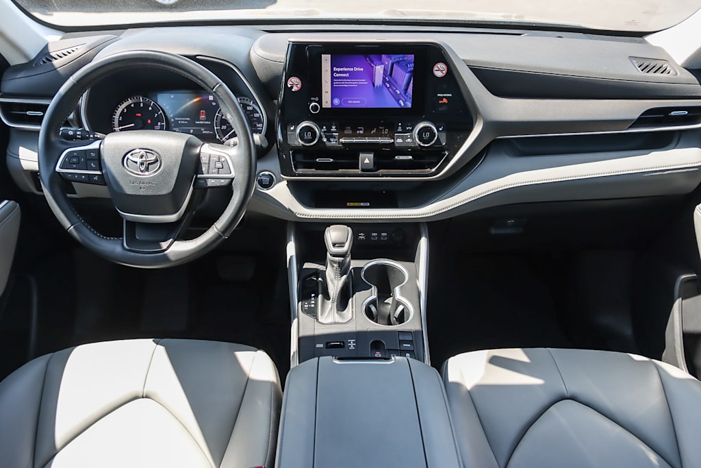 Thumbnail: 2023 Toyota Highlander - 2