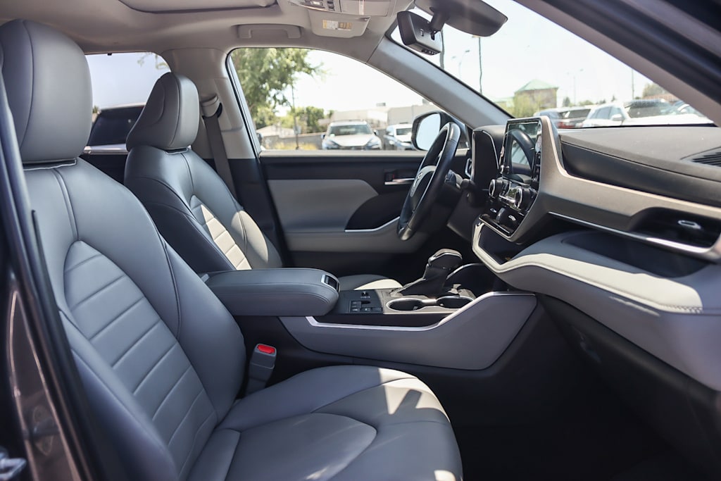 Thumbnail: 2023 Toyota Highlander - 9