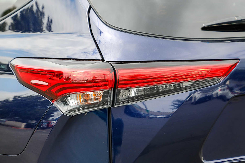 Thumbnail: 2023 Toyota Highlander - 6