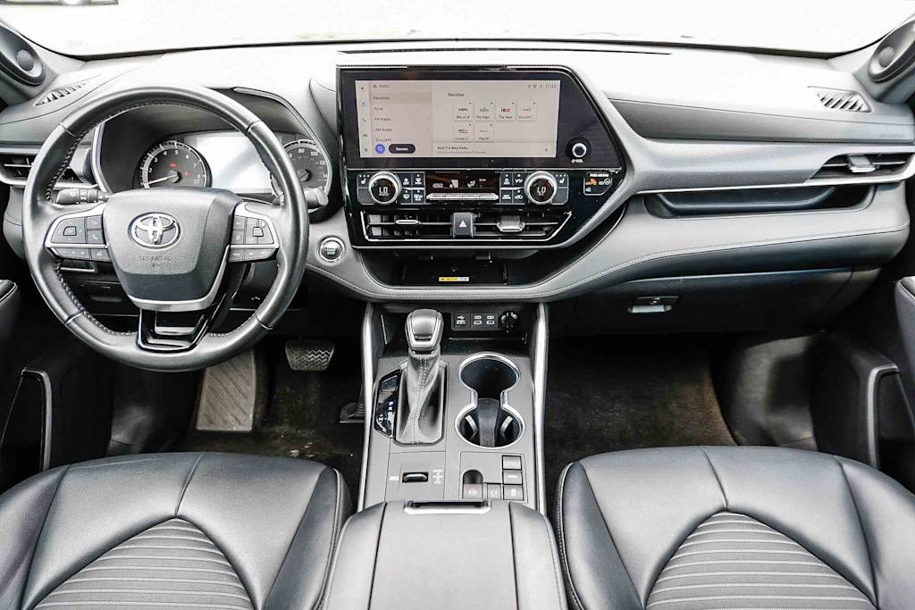 Thumbnail: 2023 Toyota Highlander - 2