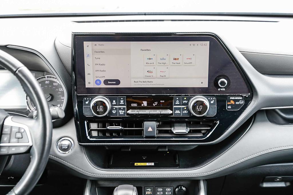 Thumbnail: 2023 Toyota Highlander - 14