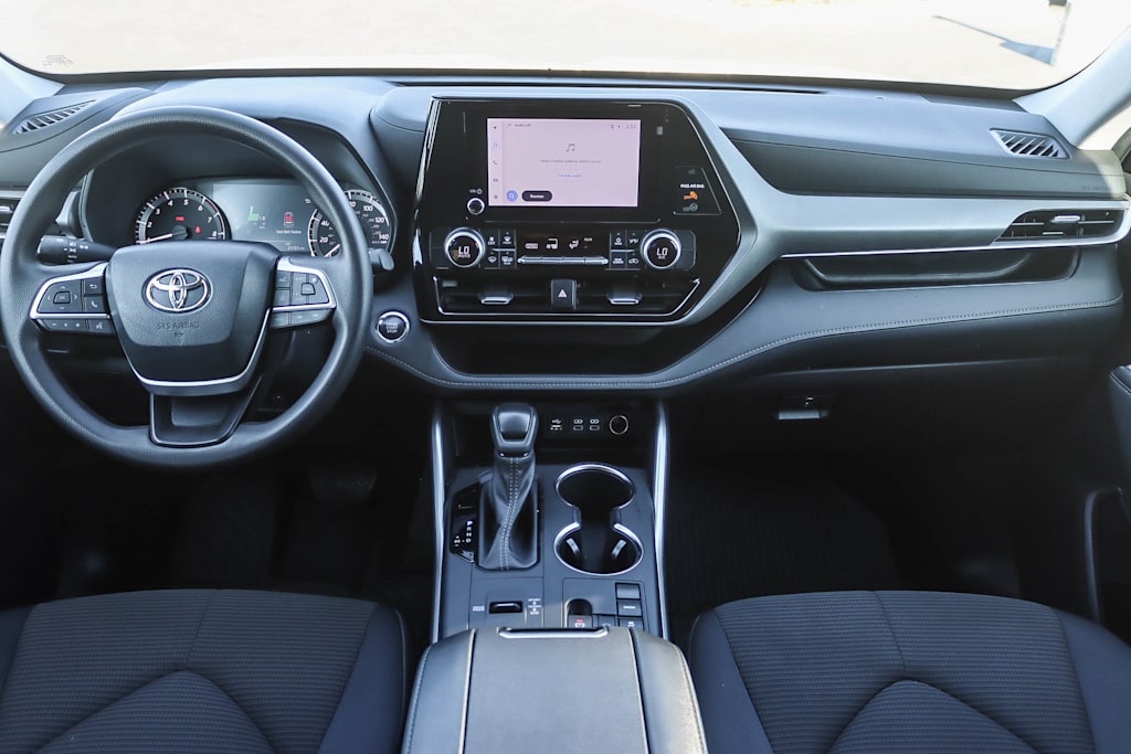 Thumbnail: 2023 Toyota Highlander - 2