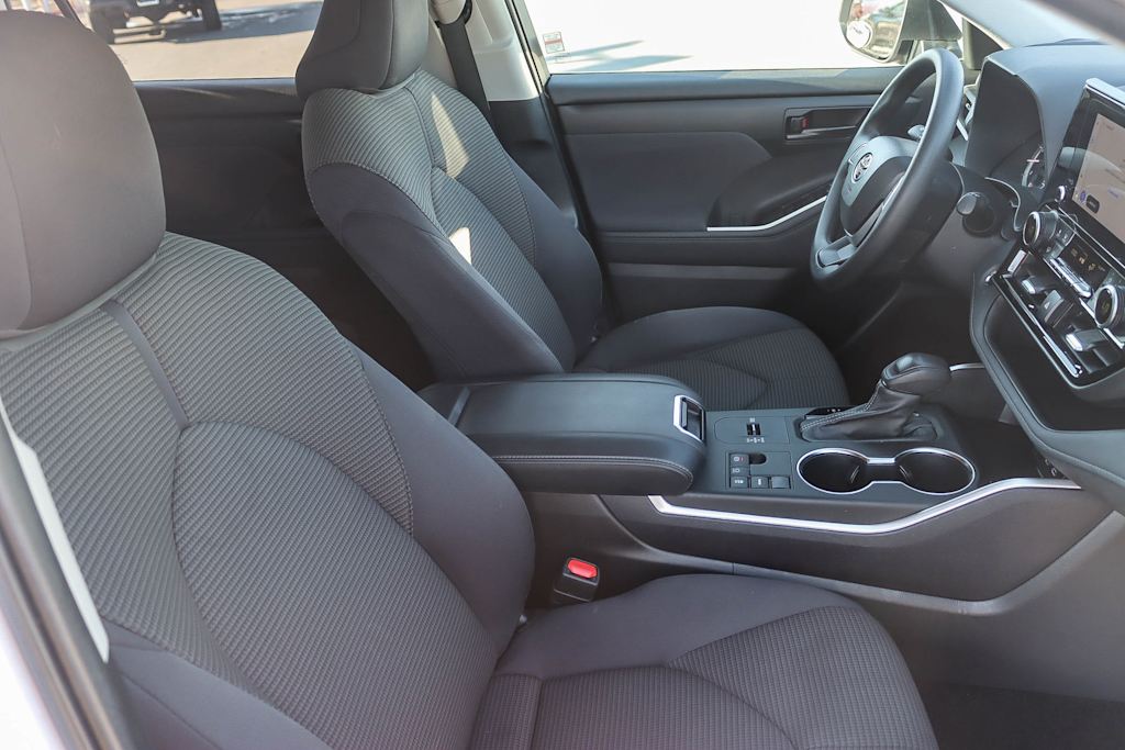 Thumbnail: 2023 Toyota Highlander - 9