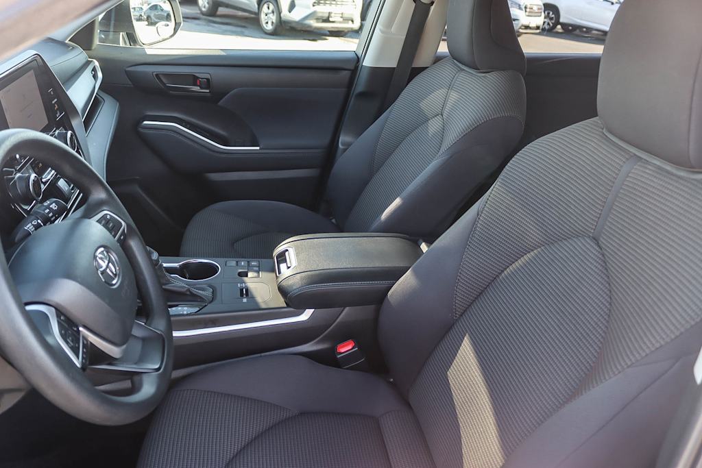 Thumbnail: 2023 Toyota Highlander - 10