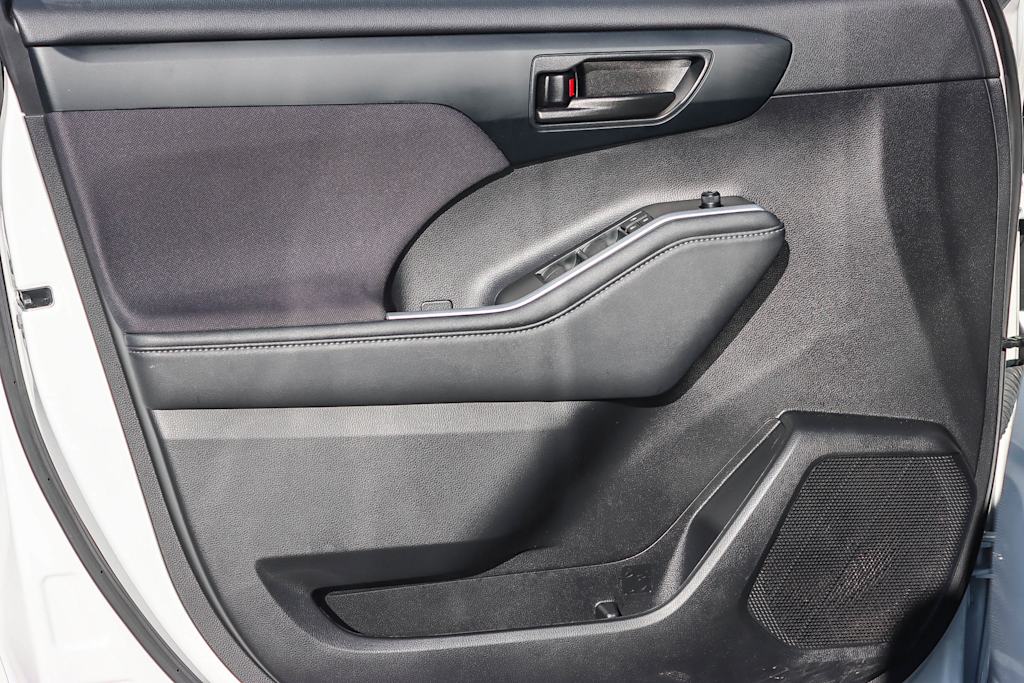 Thumbnail: 2023 Toyota Highlander - 24