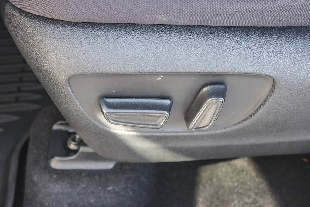 Thumbnail: 2023 Toyota Highlander - 25