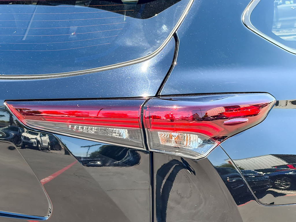 Thumbnail: 2024 Toyota Highlander - 20