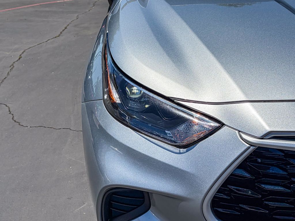 Thumbnail: 2023 Toyota Highlander - 19