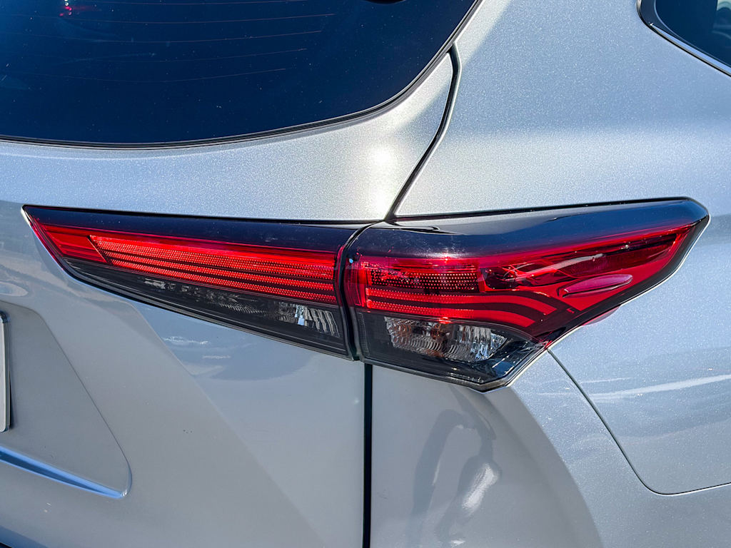 Thumbnail: 2023 Toyota Highlander - 20