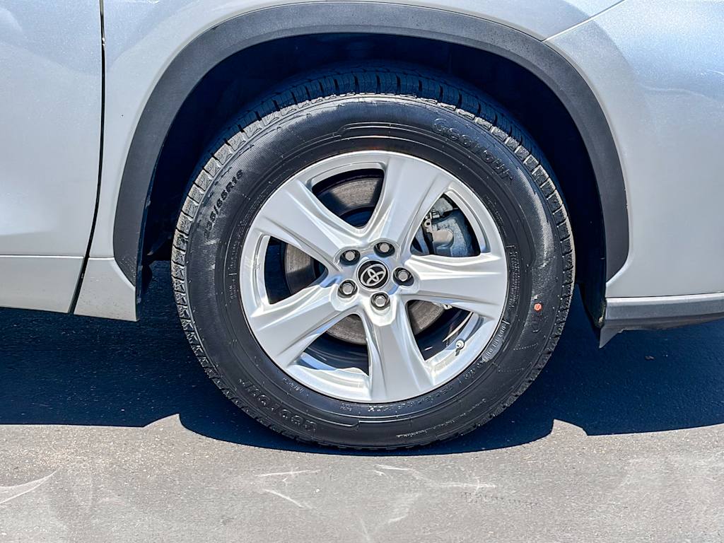Thumbnail: 2023 Toyota Highlander - 7