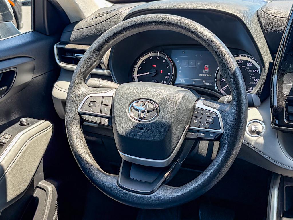 Thumbnail: 2023 Toyota Highlander - 9