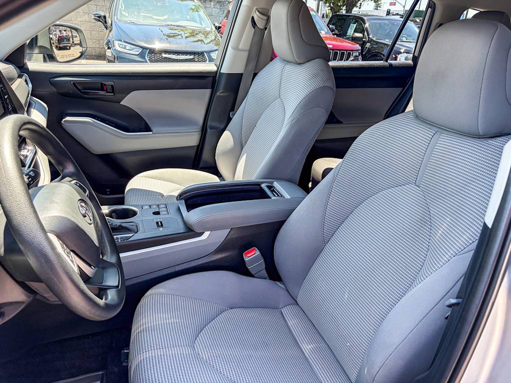 Thumbnail: 2023 Toyota Highlander - 11