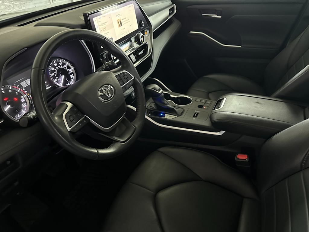 Thumbnail: 2023 Toyota Highlander - 9