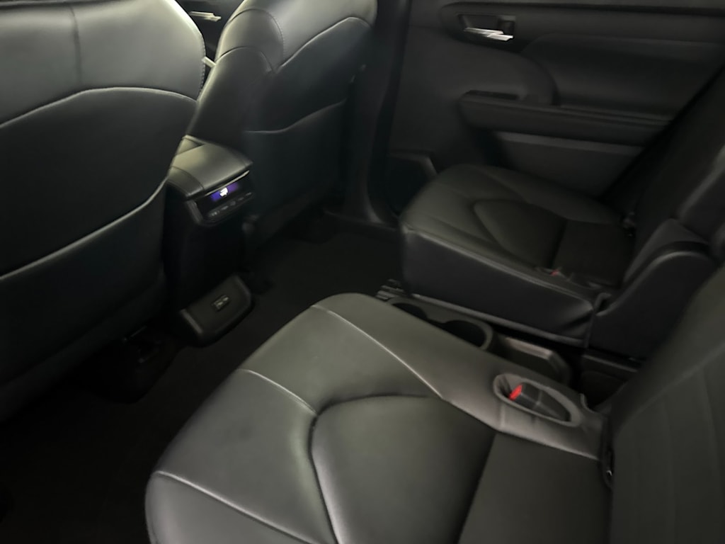 Thumbnail: 2023 Toyota Highlander - 10