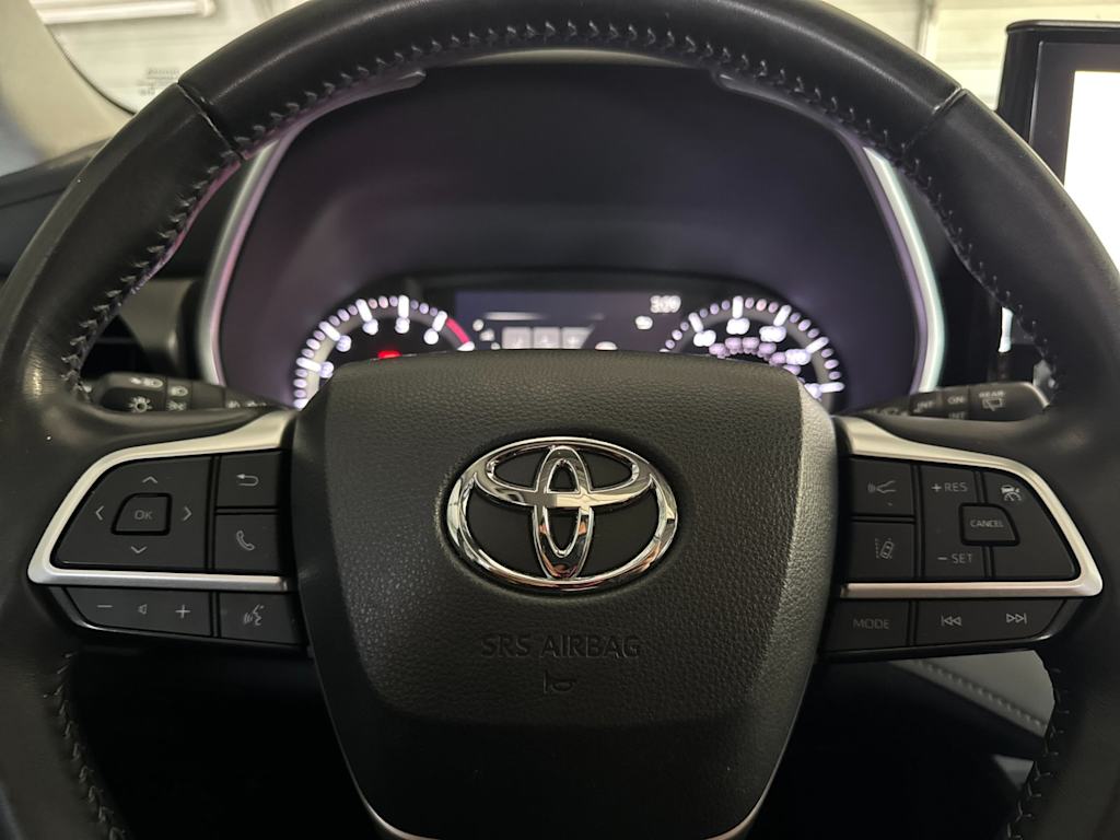 Thumbnail: 2023 Toyota Highlander - 27