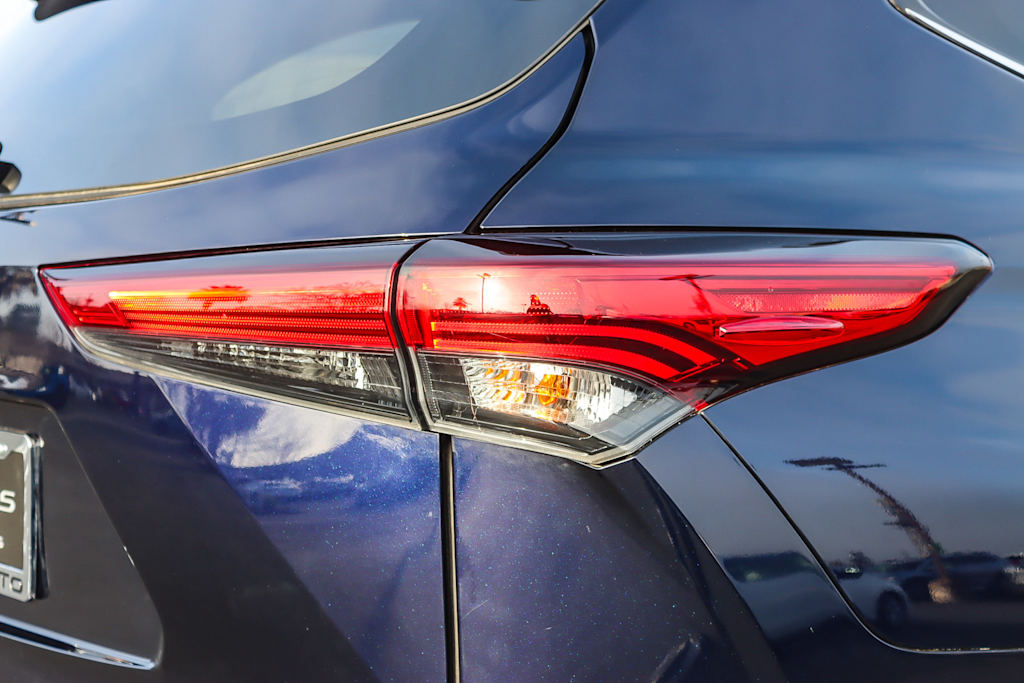 Thumbnail: 2023 Toyota Highlander - 19
