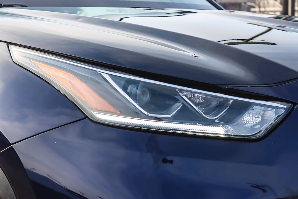 Thumbnail: 2023 Toyota Highlander - 18