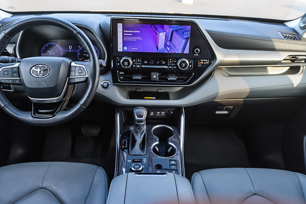 Thumbnail: 2023 Toyota Highlander - 2