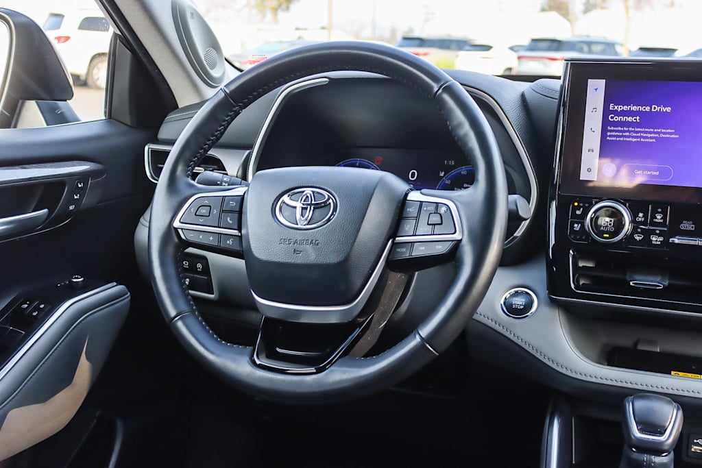 Thumbnail: 2023 Toyota Highlander - 8