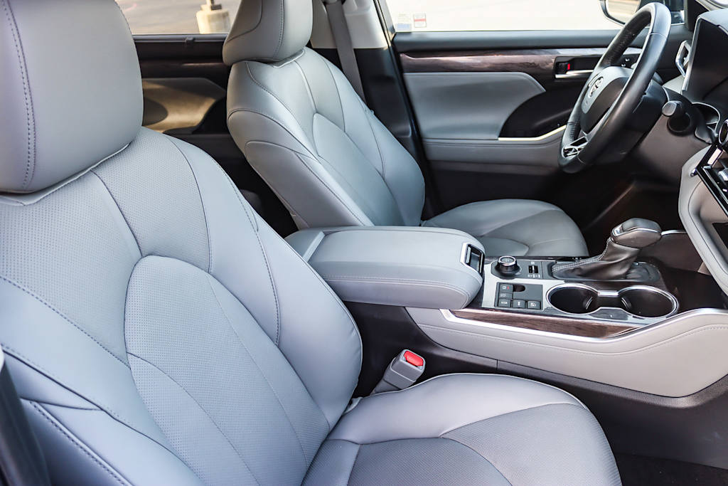 Thumbnail: 2023 Toyota Highlander - 9