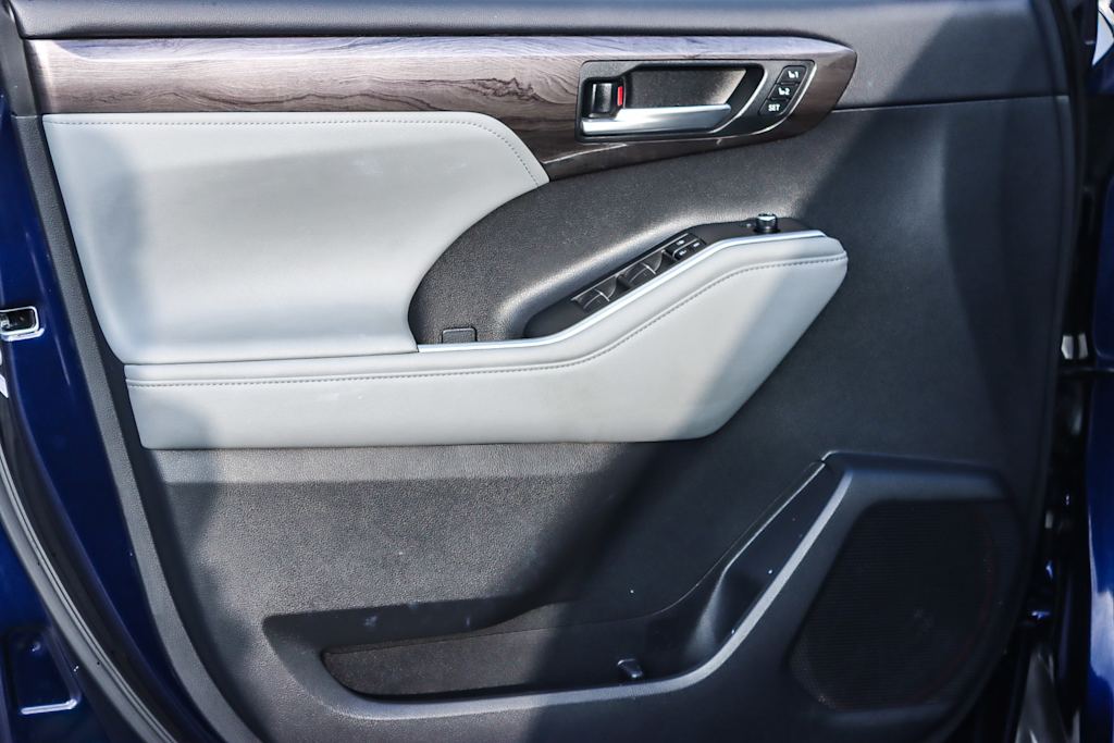 Thumbnail: 2023 Toyota Highlander - 23