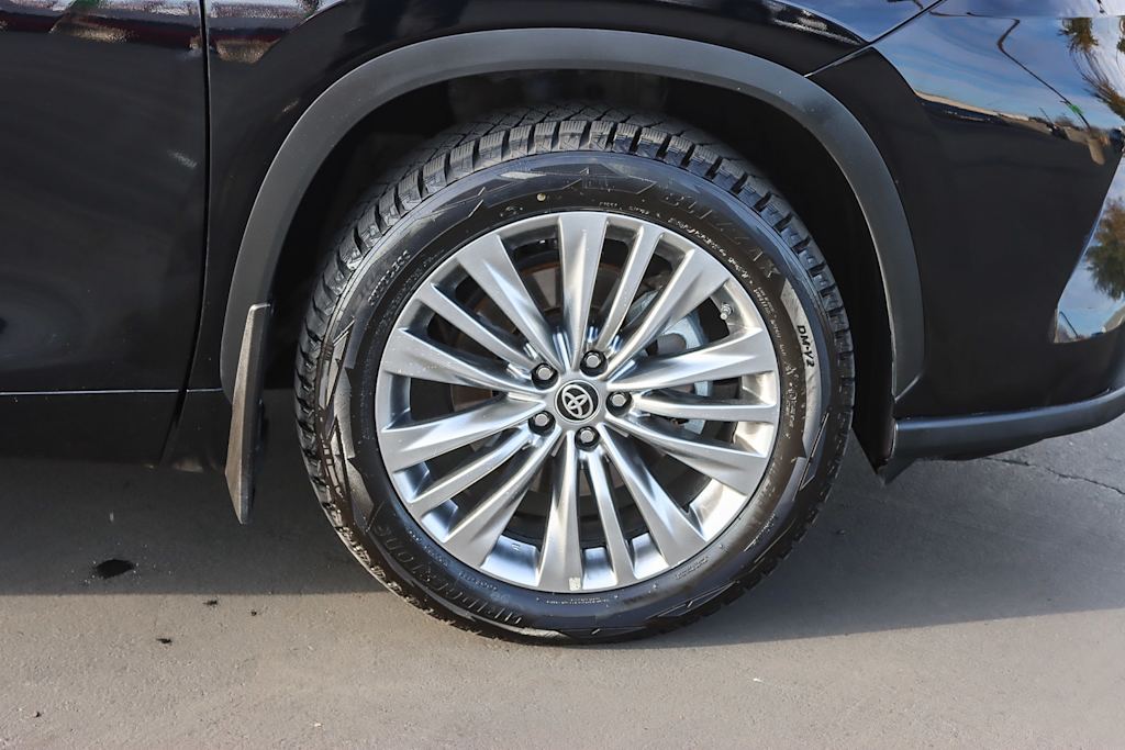 Thumbnail: 2024 Toyota Highlander - 6