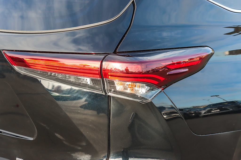 Thumbnail: 2024 Toyota Highlander - 20