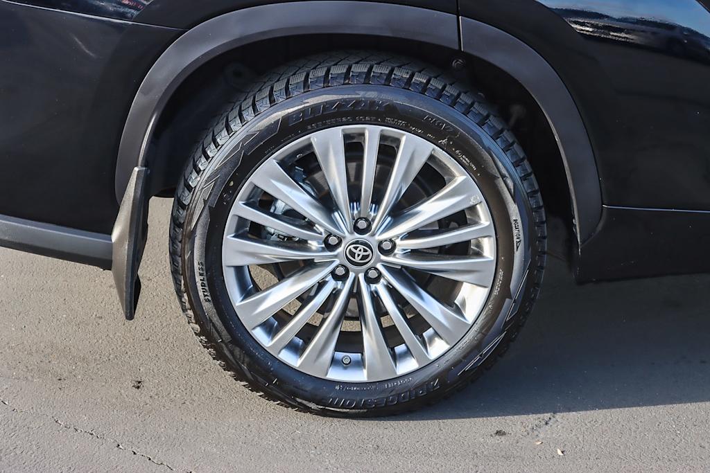 Thumbnail: 2024 Toyota Highlander - 21
